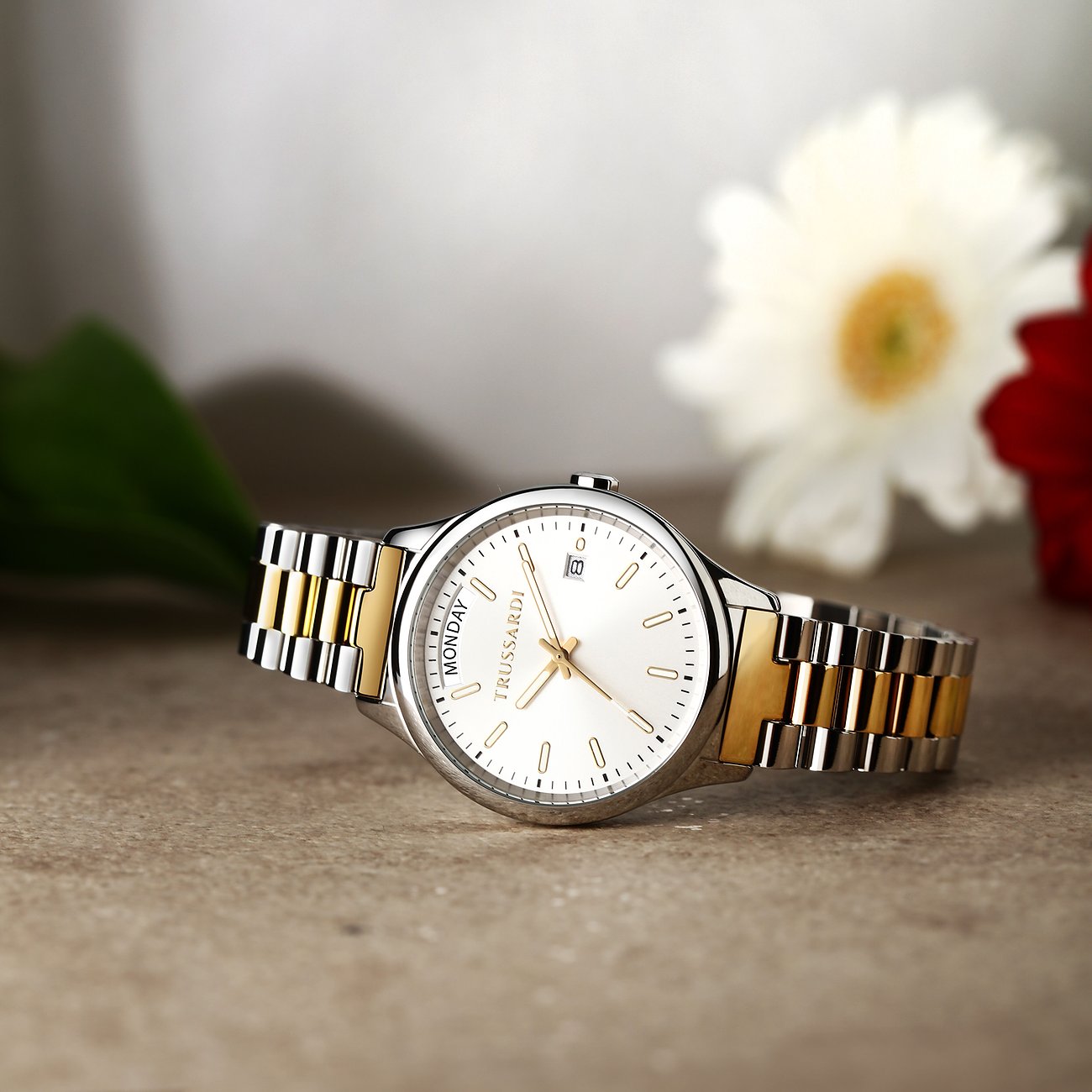 Trussardi Damenuhr mit Edelstahlgehäuse, bicolor, analog mit Datumsanzeige.