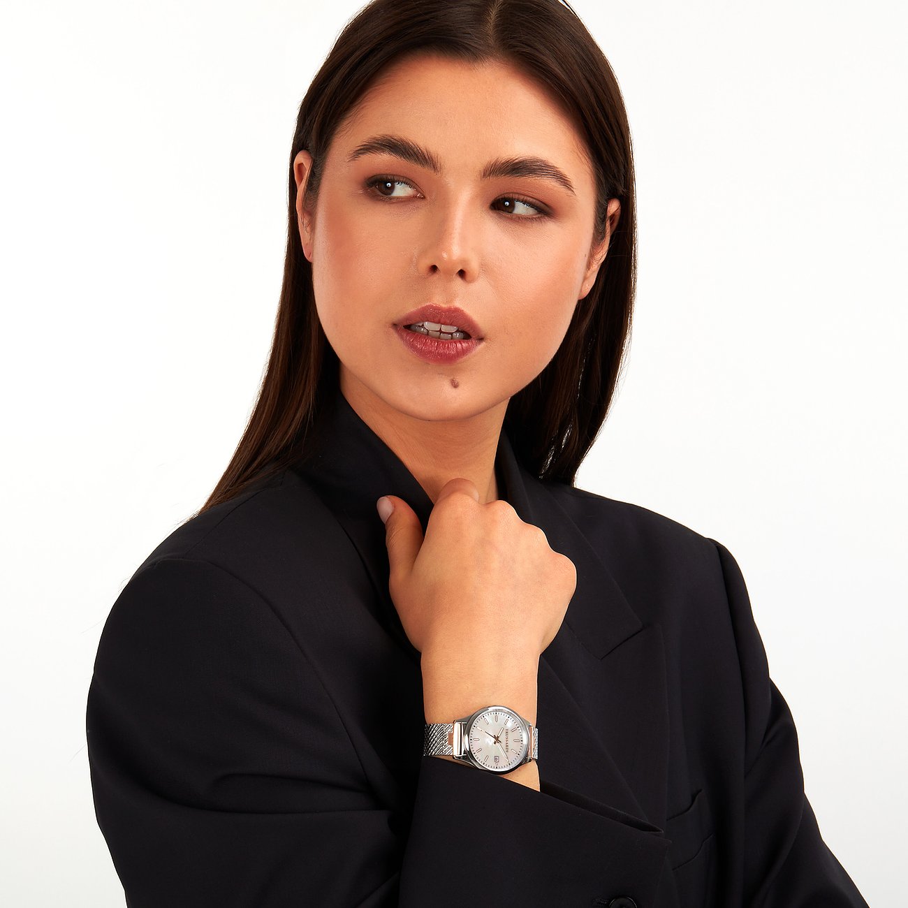 Trussardi Damenuhr aus Edelstahl mit Mesh-Armband und Perlmuttzifferblatt.