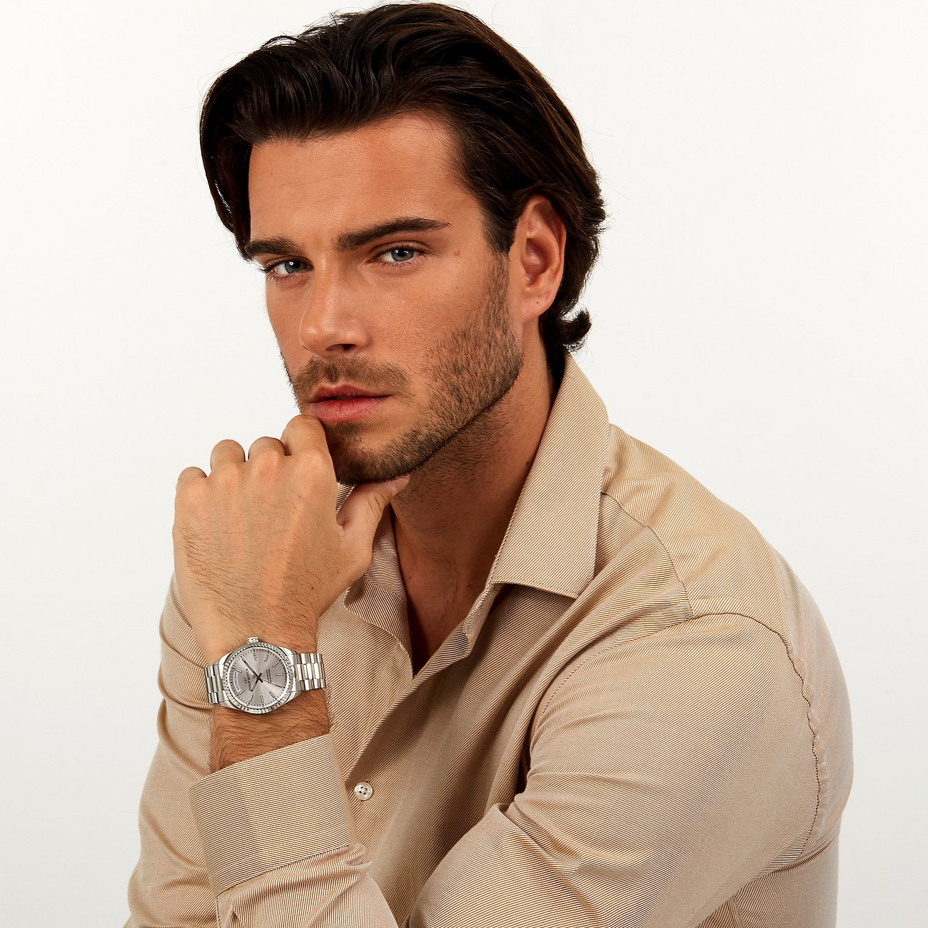 Philip Watch Herrenuhr aus Edelstahl mit silberfarbenem Zifferblatt und Datumsanzeige.