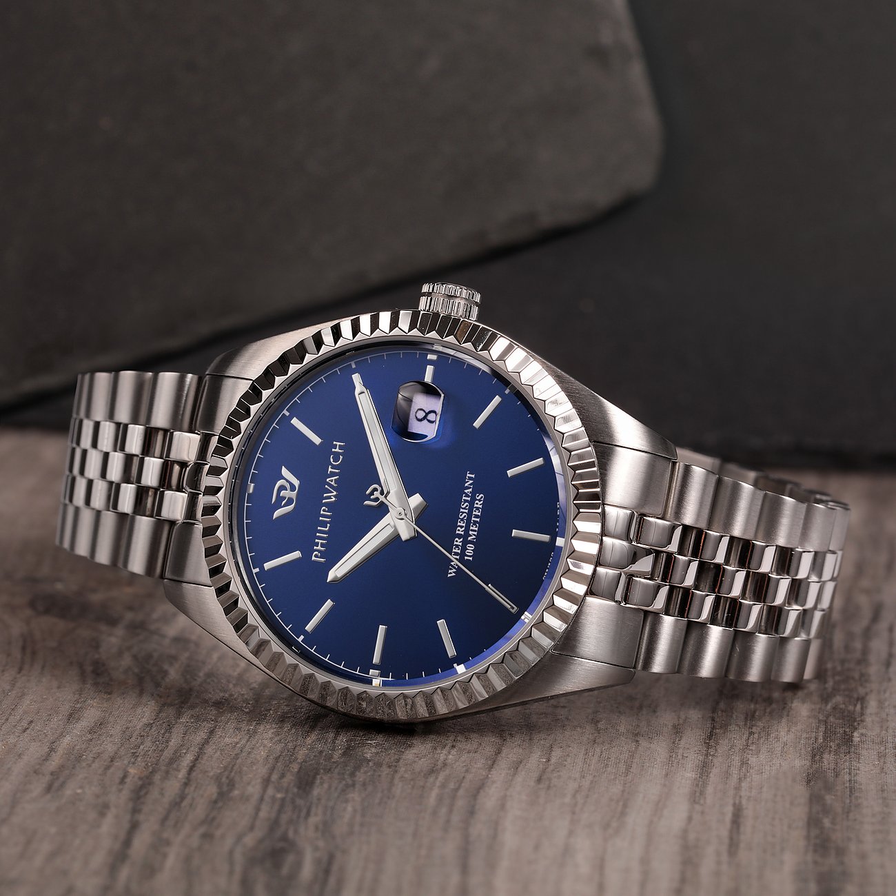 Philip Watch Herrenuhr mit Edelstahlgehäuse und blauem Zifferblatt.