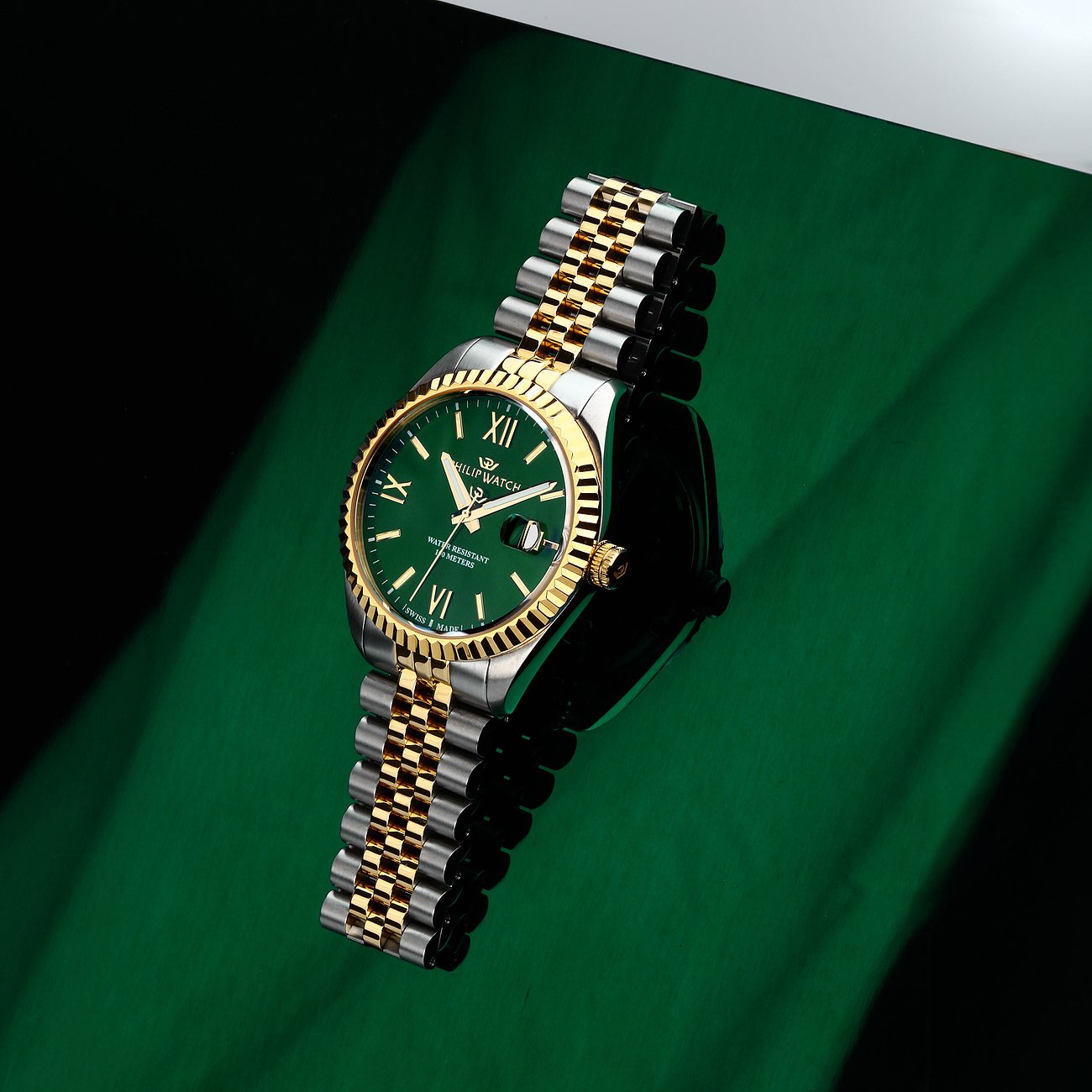 Philip Watch Herrenuhr mit Edelstahlgehäuse, bicolor, mit grünem Zifferblatt.