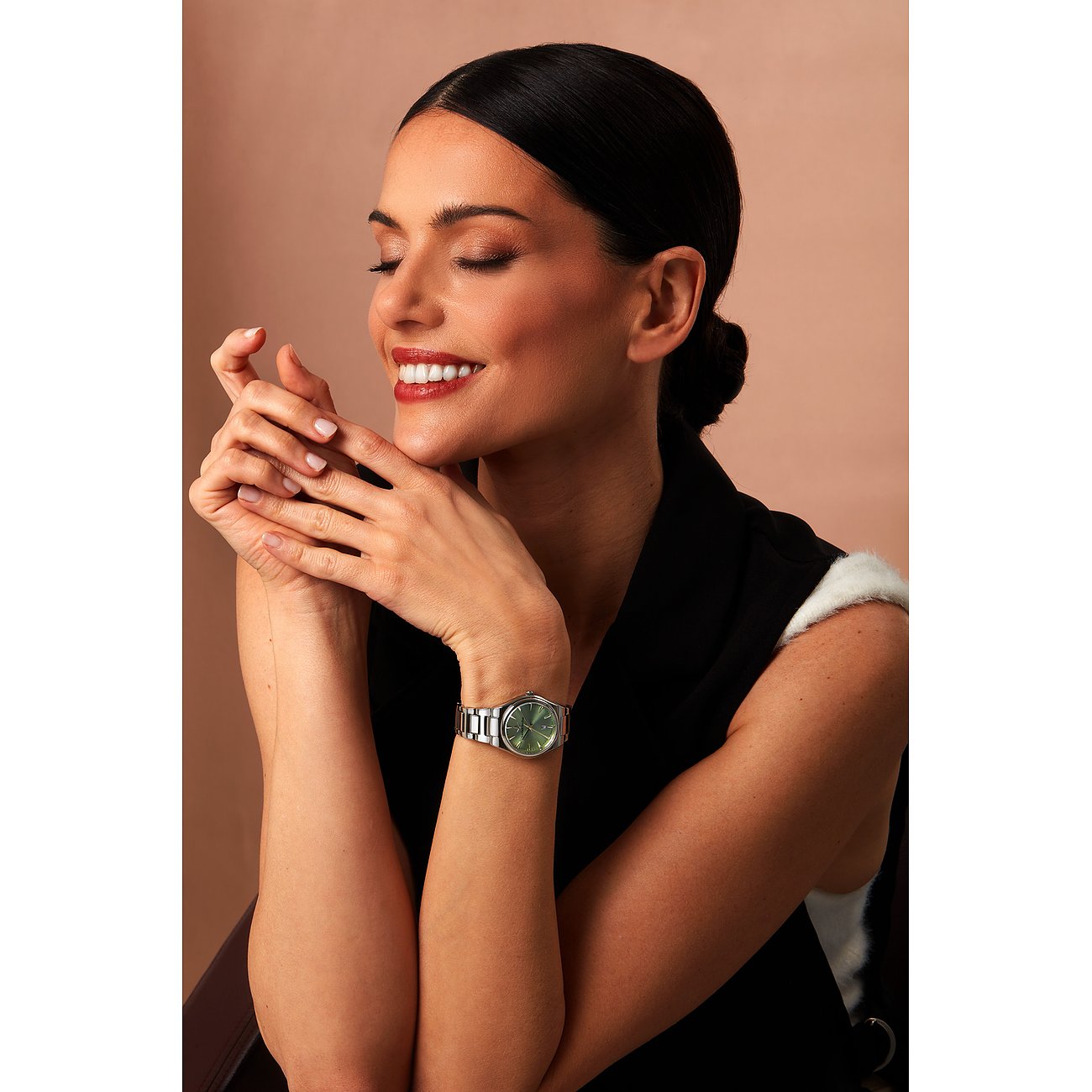 Lucien Rochat Damenuhr mit Edelstahlgehäuse und grünem Zifferblatt.