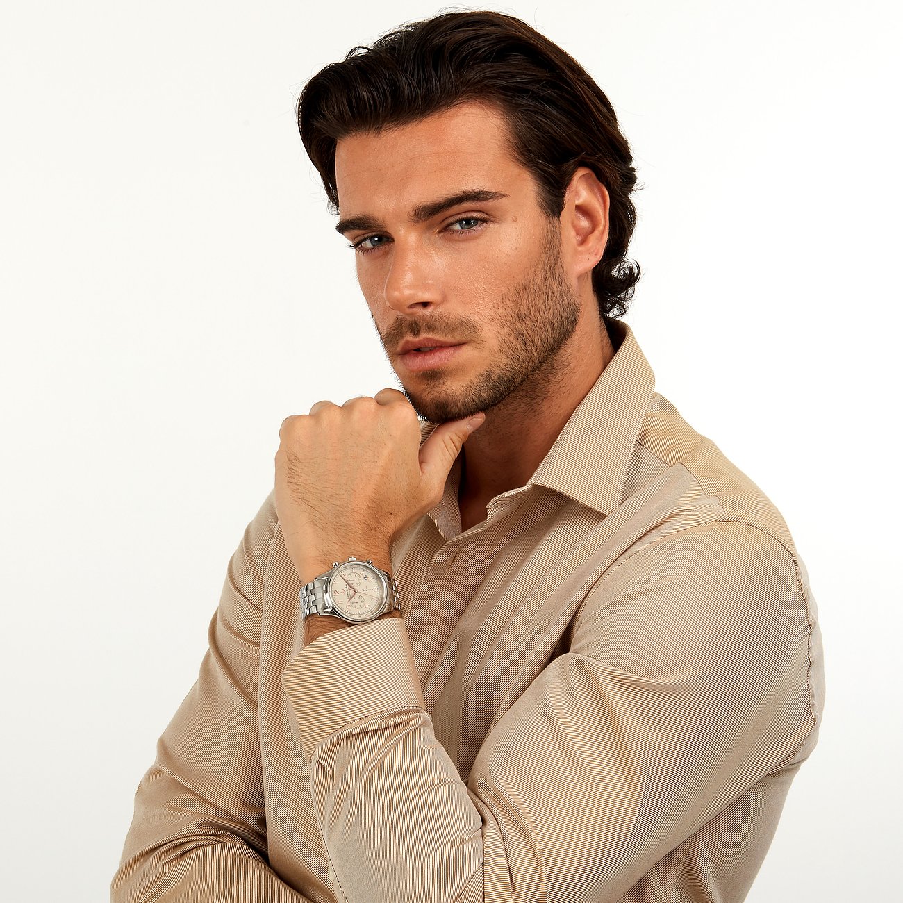 Lucien Rochat Edelstahl-Chronograph mit hellem Zifferblatt und silberfarbenem Armband.