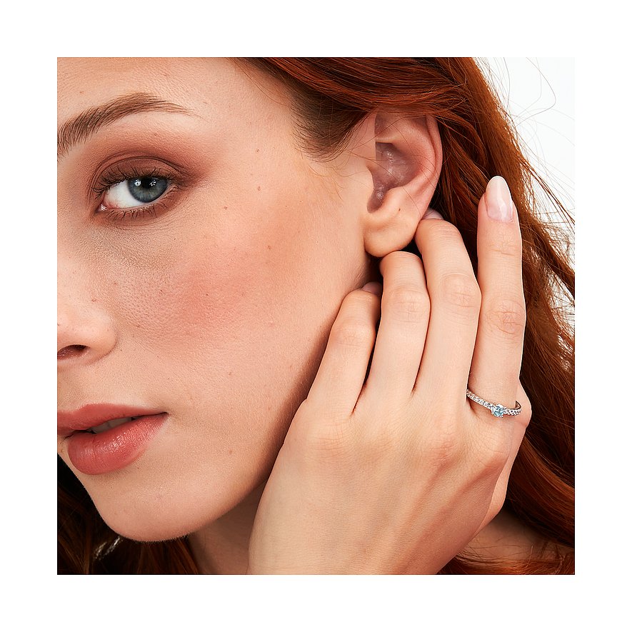 La Petite Story Ring aus 925er Silber mit blauem Zirkonia.