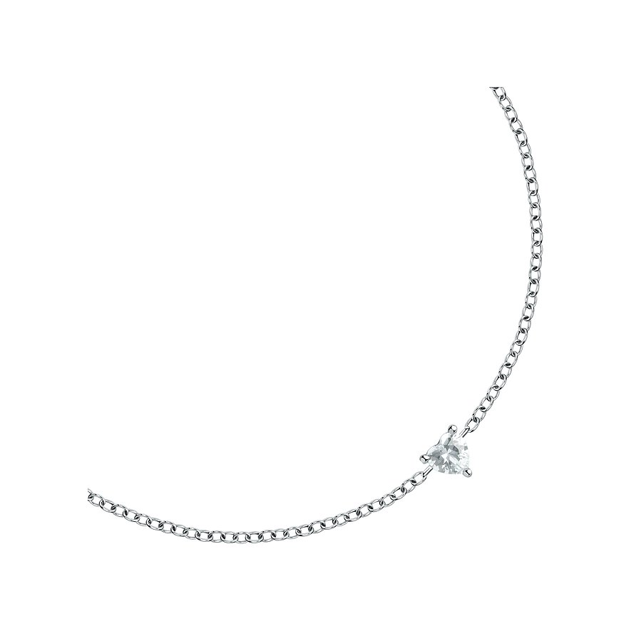 La Petite Story Silberarmband mit einem einzelnen, herzförmigen Zirkonia in der Mitte, der das Licht reflektiert.