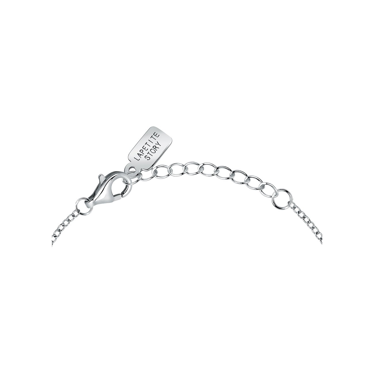 Nahaufnahme des Verschlusses eines La Petite Story Silberarmbandes mit Verlängerungskette und Markenanhänger.