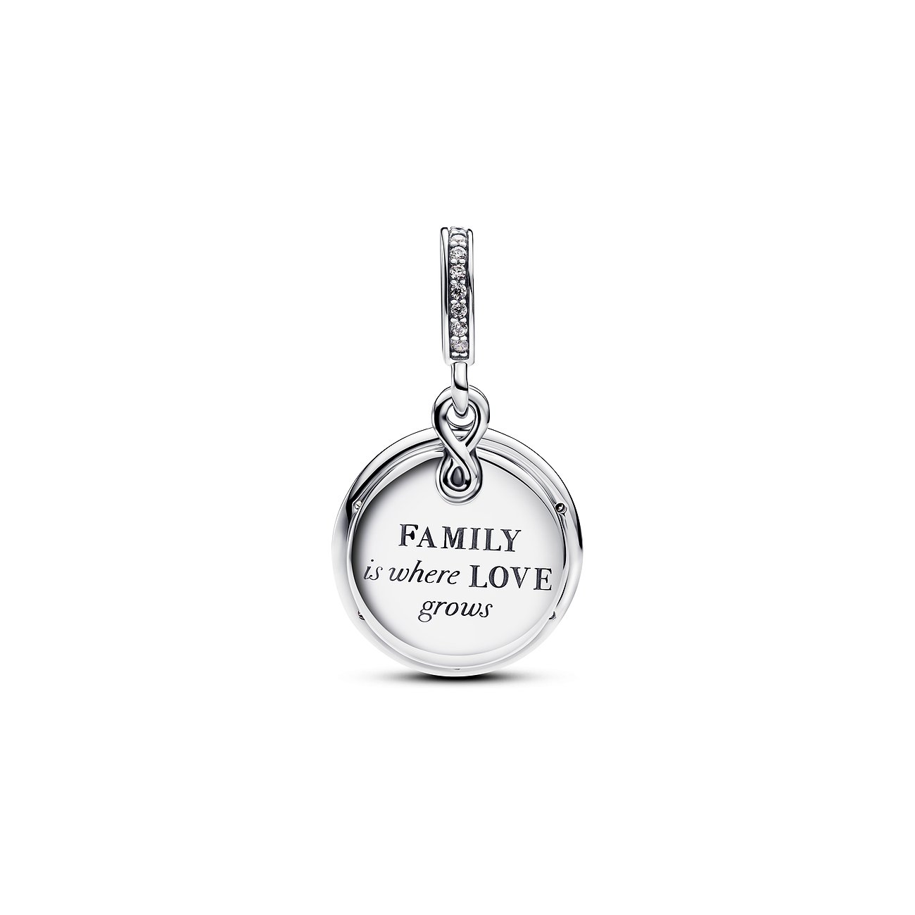Pandora Anhängeschmuck aus 925er Silber und Zirkonia. Ein runder Anhänger mit der Aufschrift „FAMILY is where LOVE grows“.