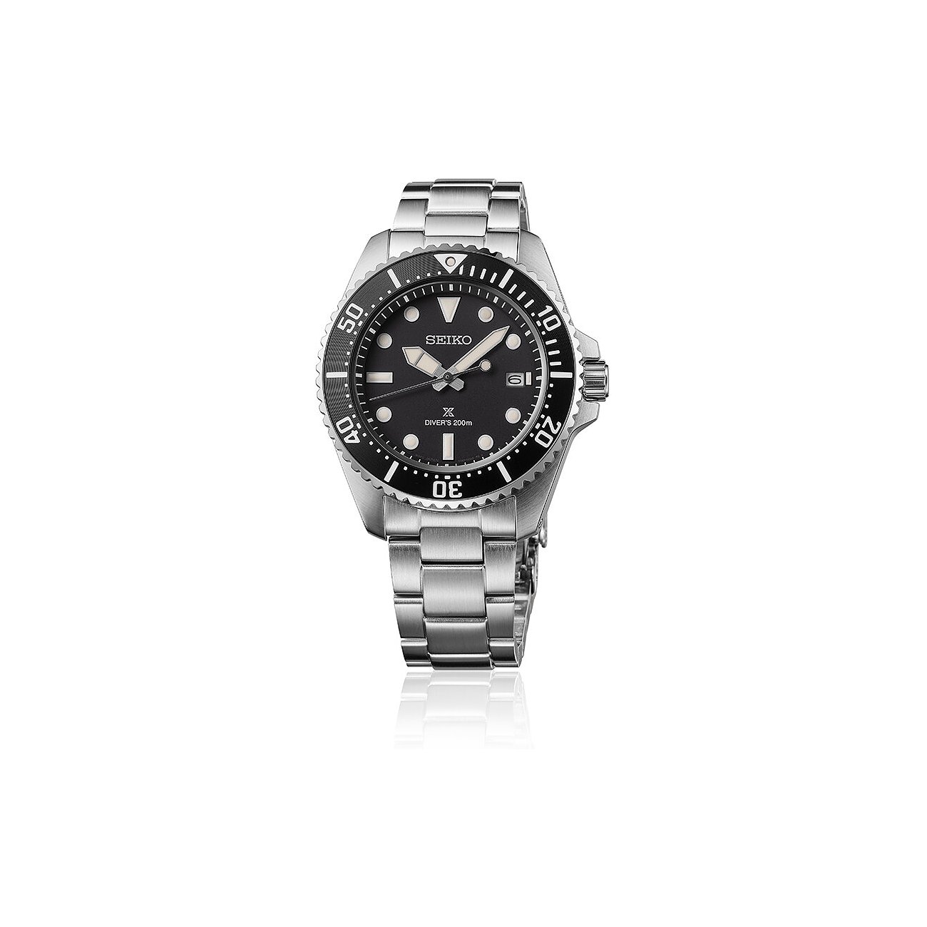 Seiko Herrenuhr aus Edelstahl, analog, mit schwarzem Zifferblatt und schwarzer Lünette.