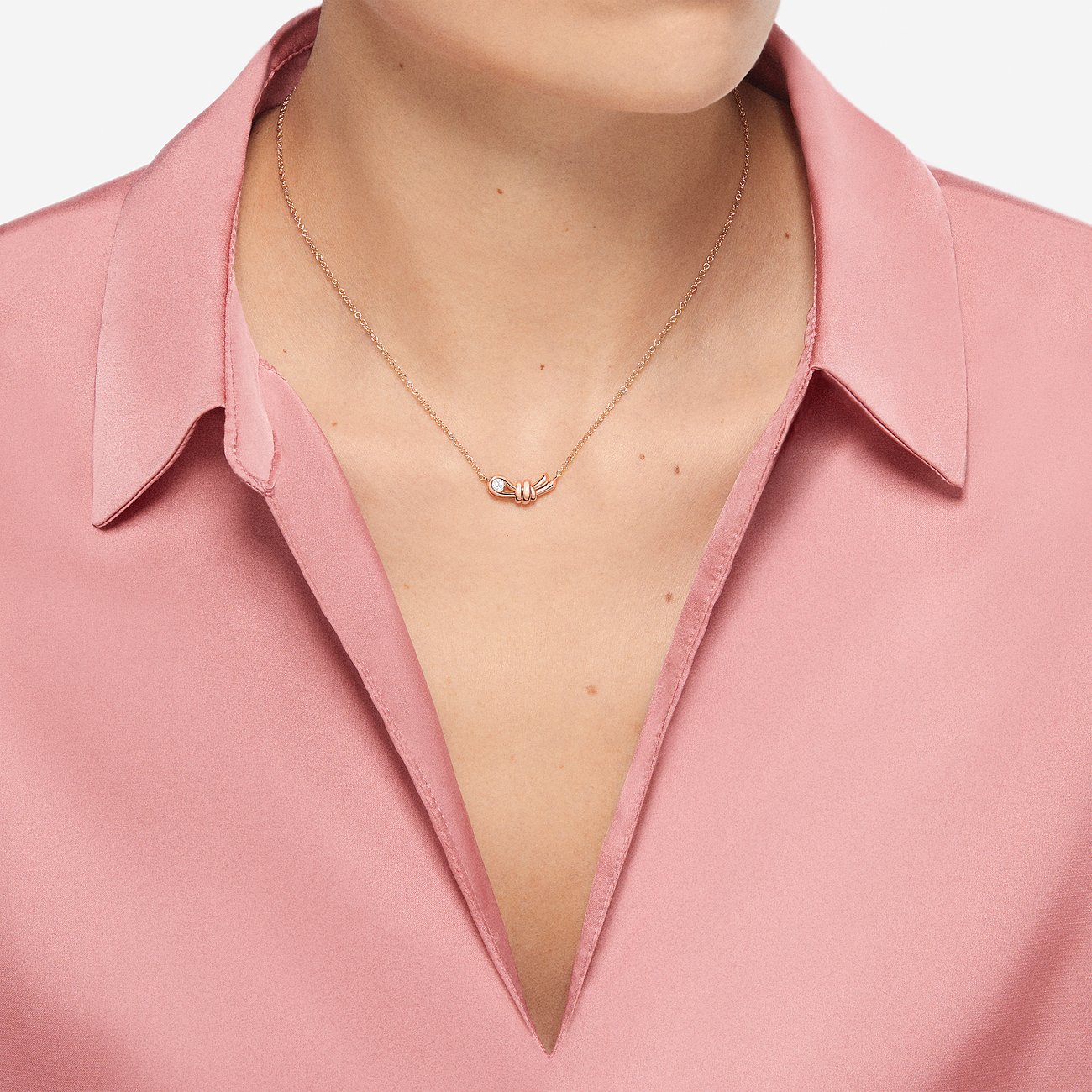 DoDo ketting van 9 karaat roségoud met diamant.