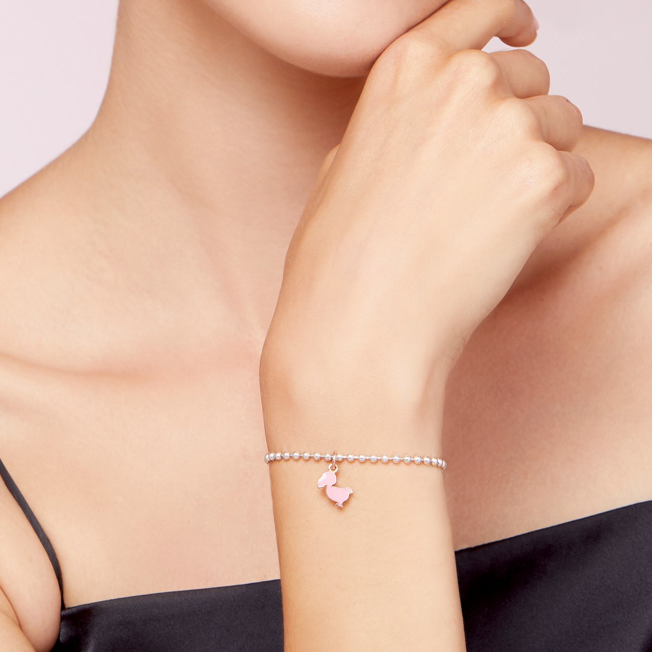 DoDo hanger van 375 roségoud met roze emaille.