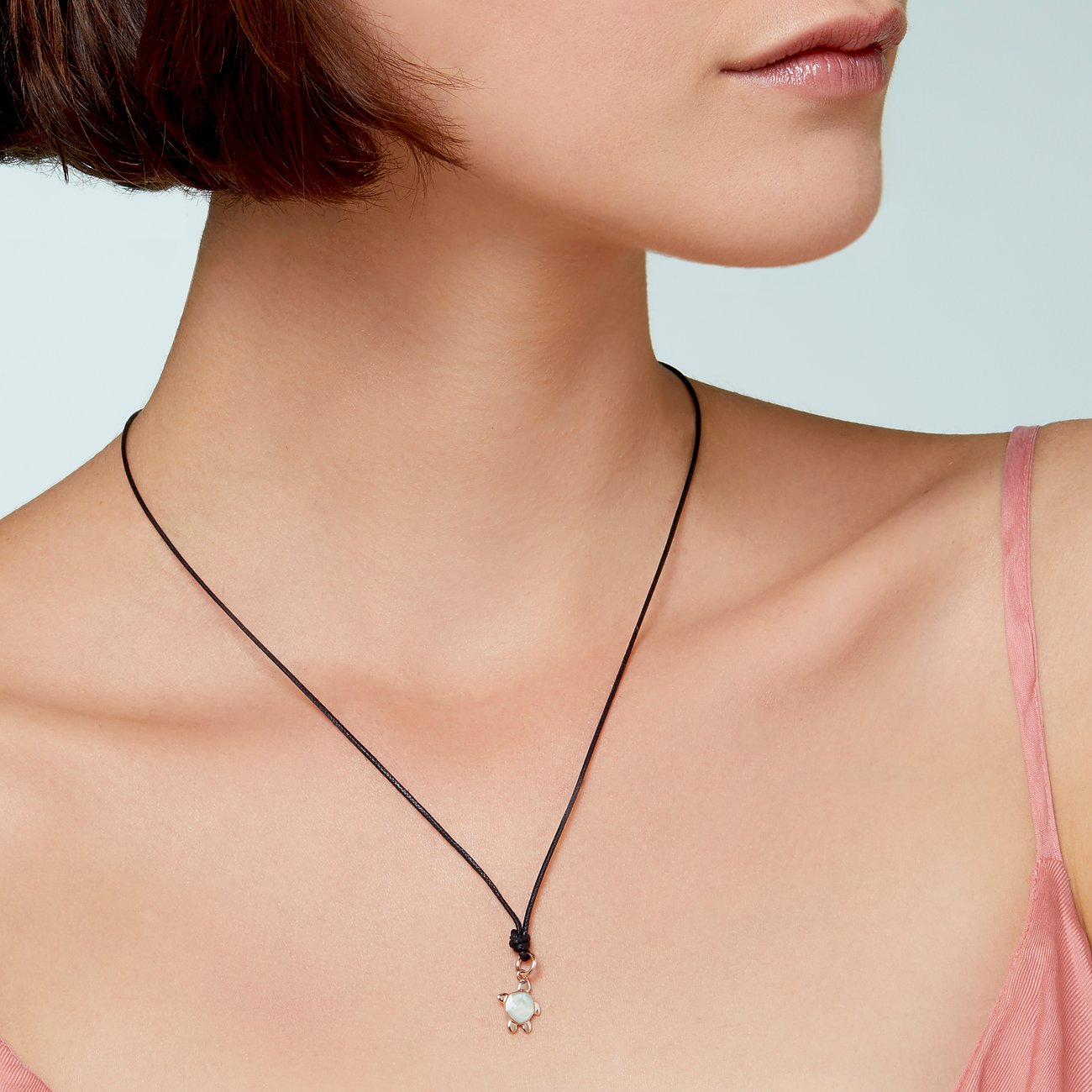 DoDo Anhänger aus 375 Roségold mit Emaille.