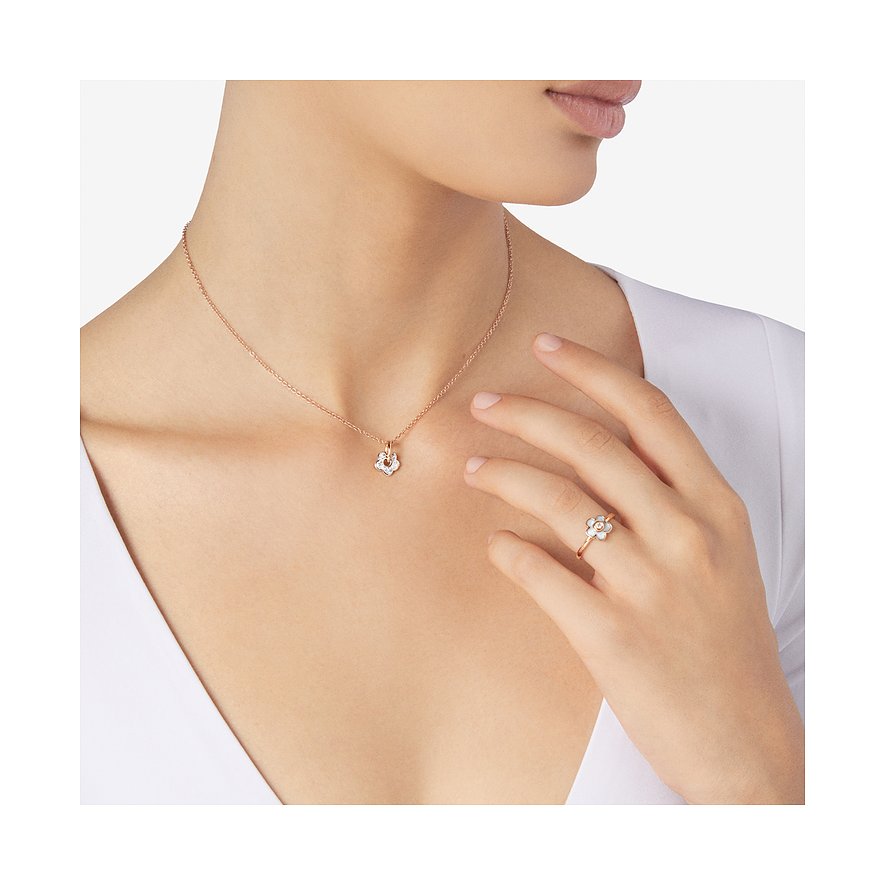 DoDo hanger van 9 karaat roségoud met diamanten en witte emaille.