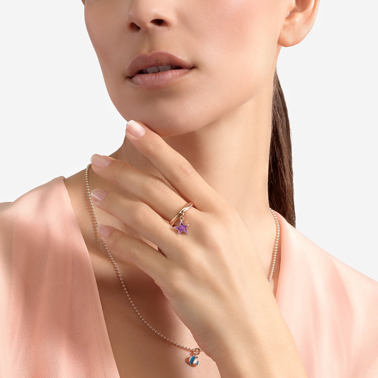 DoDo hanger van 9 karaat roségoud met paarse emaille ster en bedel.