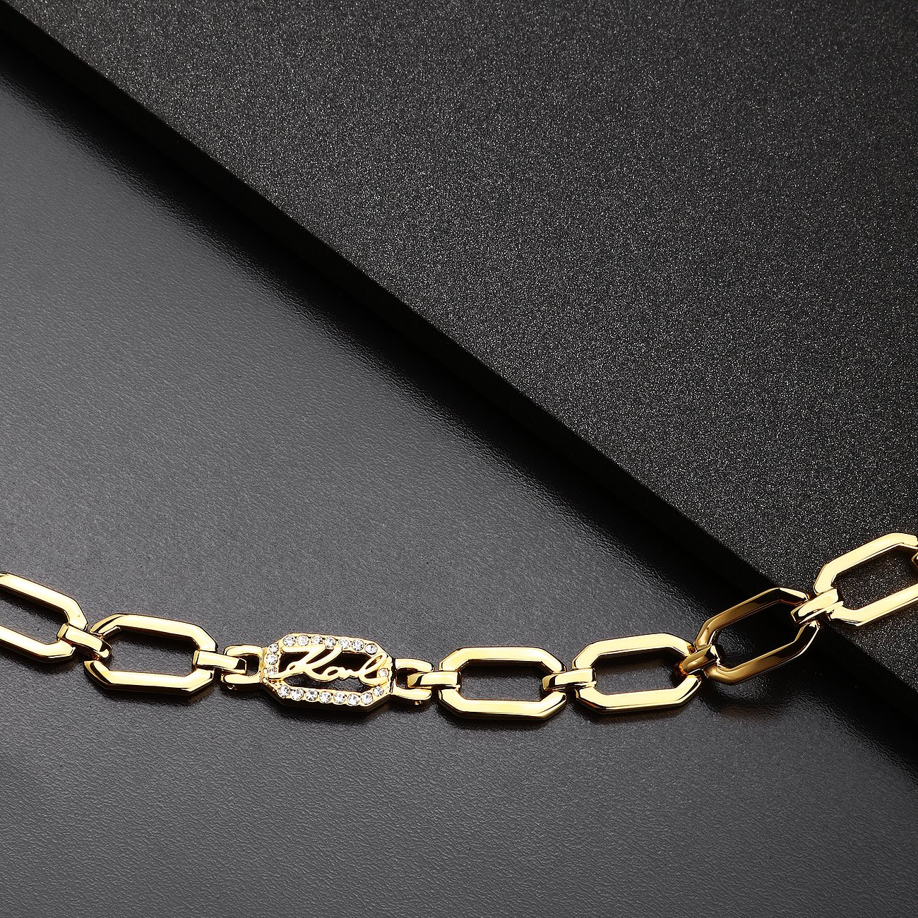 Karl Lagerfeld Armband aus Edelstahl mit Kristallen, goldfarben.