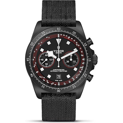 Tudor Herrenuhr mit Carbongehäuse, schwarzem Zifferblatt und Chronograph.