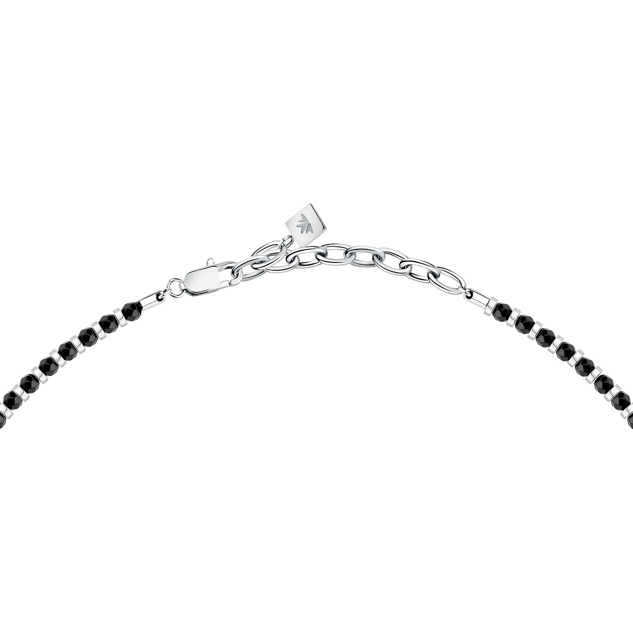 Närbild på låset av ett Morellato-halsband i rostfritt stål med svarta agatfärgade stenar.