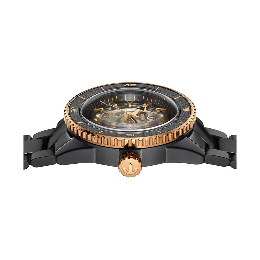 Rado Herrenuhr mit Keramikgehäuse, goldfarbener Lünette und schwarzem Zifferblatt.