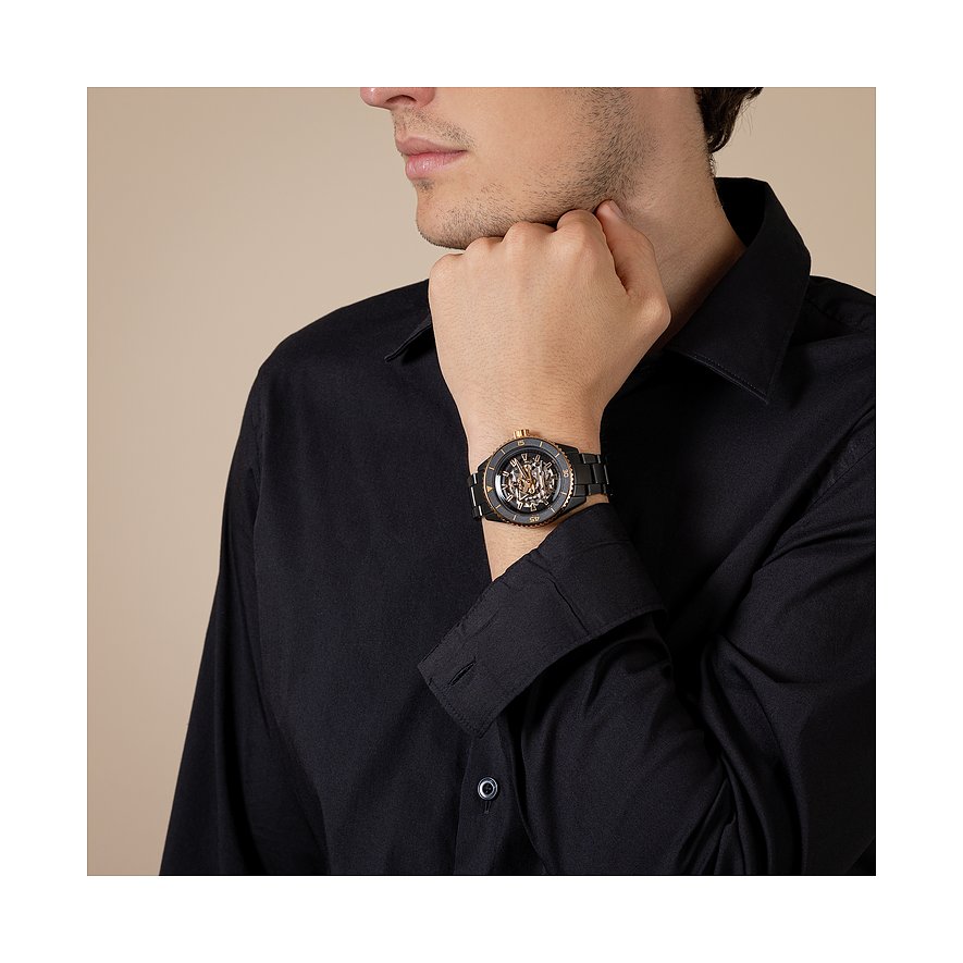 Rado Herrenuhr mit Keramikgehäuse und Skelett-Zifferblatt.