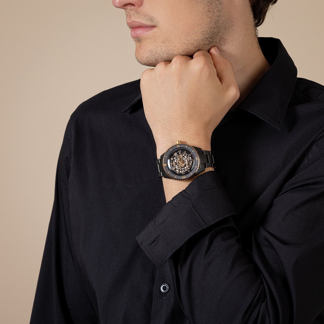 Rado Herrenuhr mit Keramikgehäuse und Skelett-Zifferblatt.