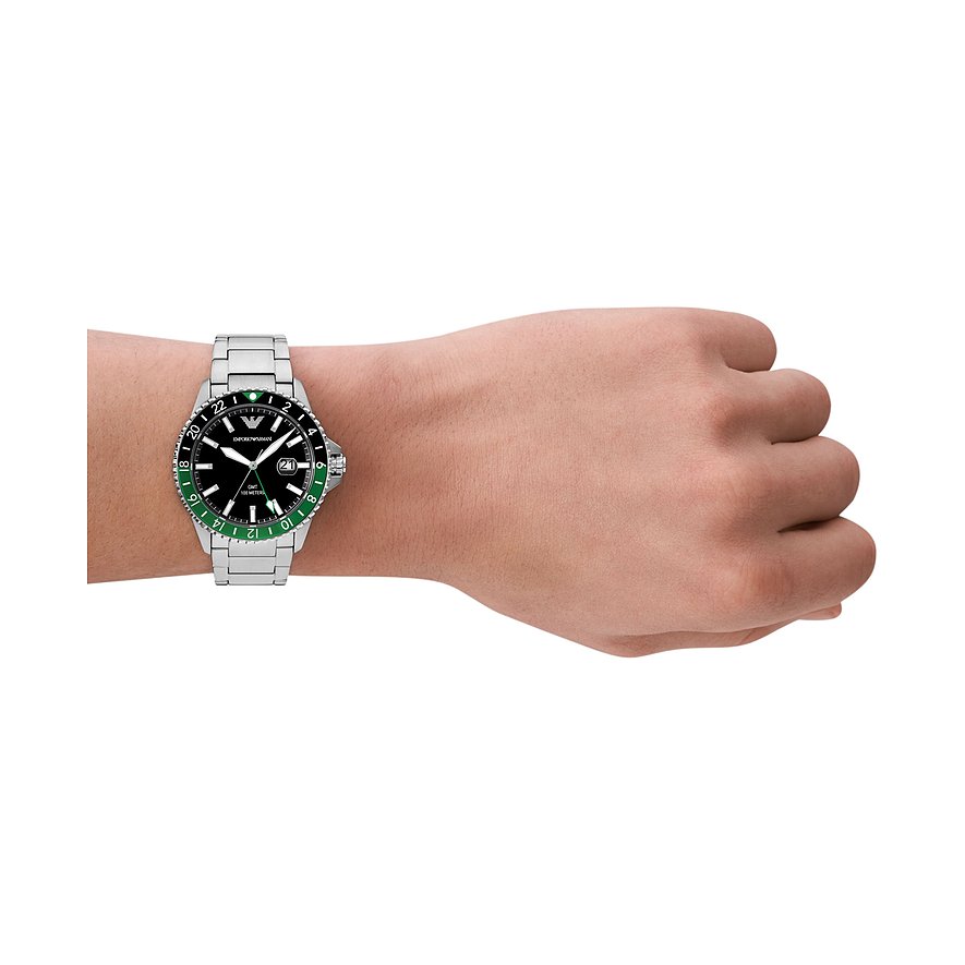 Emporio Armani Herrenuhr mit Edelstahlgehäuse, schwarzem Zifferblatt und grüner Lünette.