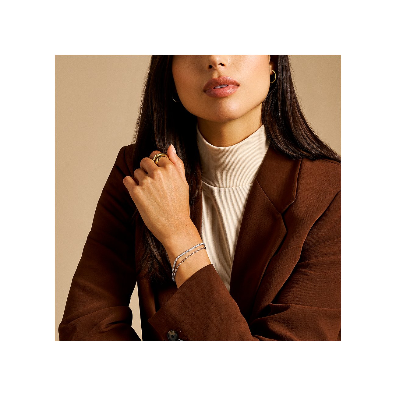 Fossil armbånd i metal med glaskrystal.