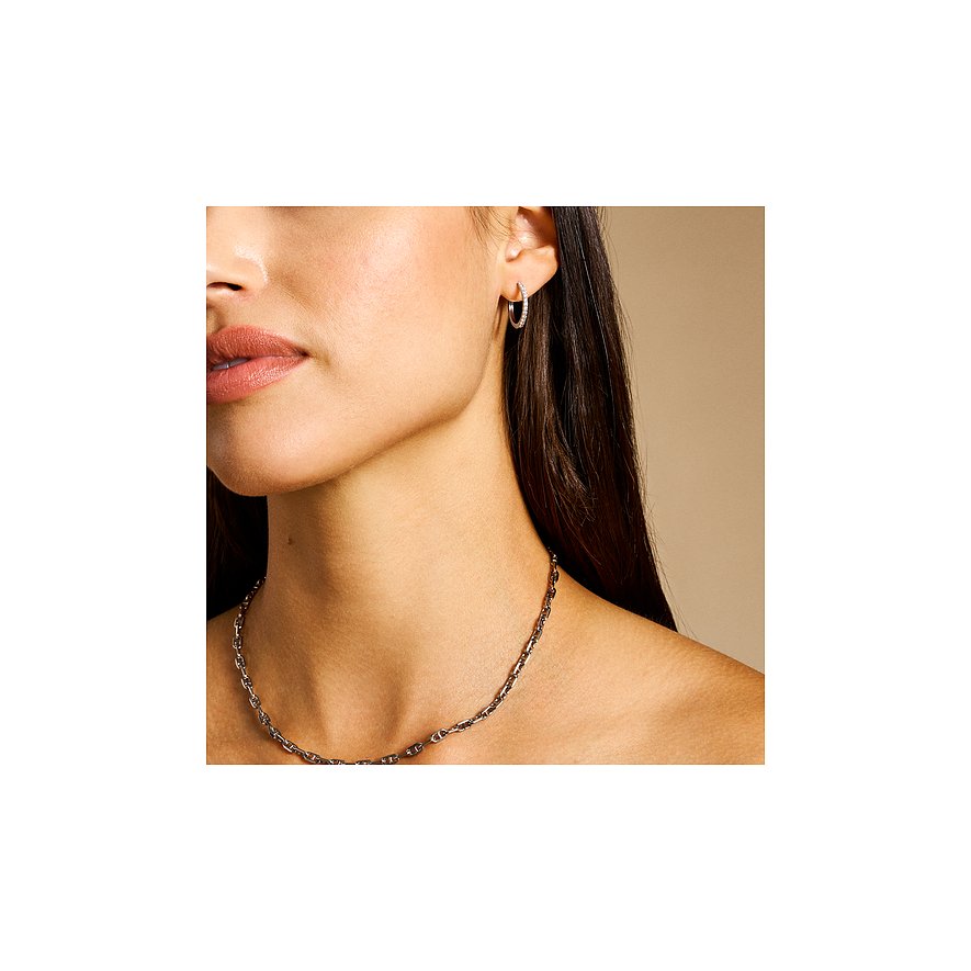 Fossil Creolen aus Edelstahl mit Glassteinen.