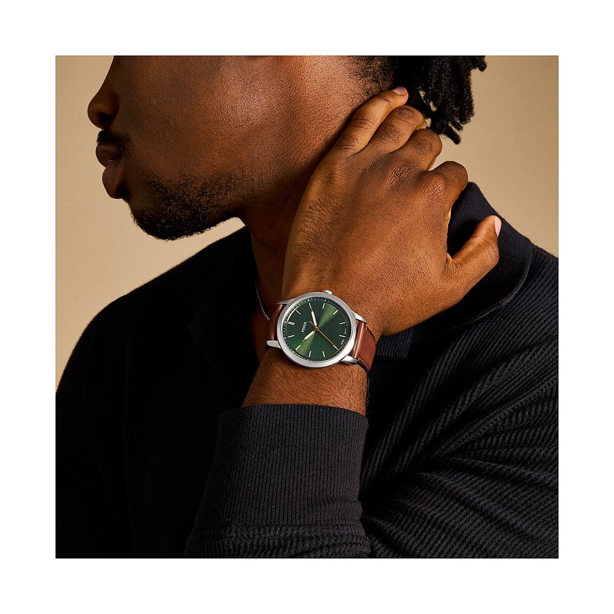 Fossil Herrenuhr mit Edelstahlgehäuse und grünem Zifferblatt.