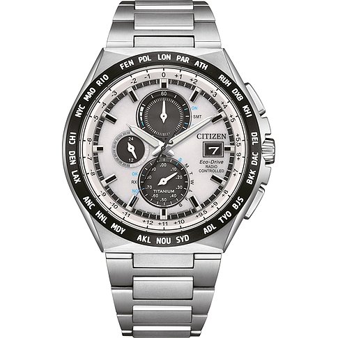 Citizen herenhorloge met titanium kast, analoog, met wereldtijdweergave.