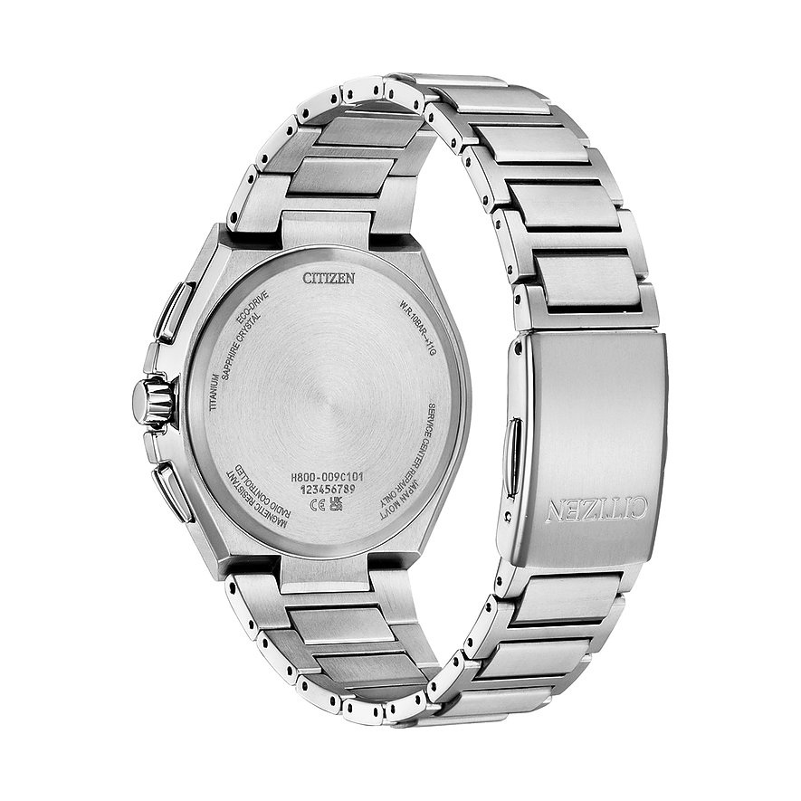 Citizen Herrenuhr mit Titan-Gehäuse und Metallarmband.