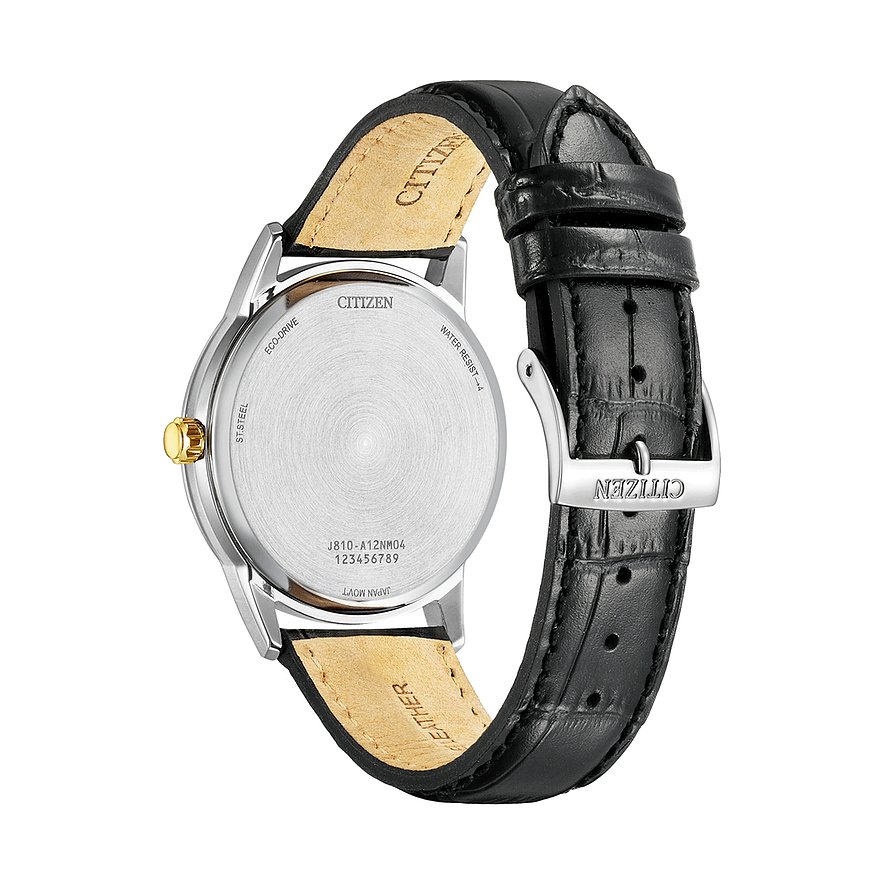 Rückansicht einer Citizen Herrenuhr aus Edelstahl mit schwarzem Lederarmband und polierter silberner Schließe.