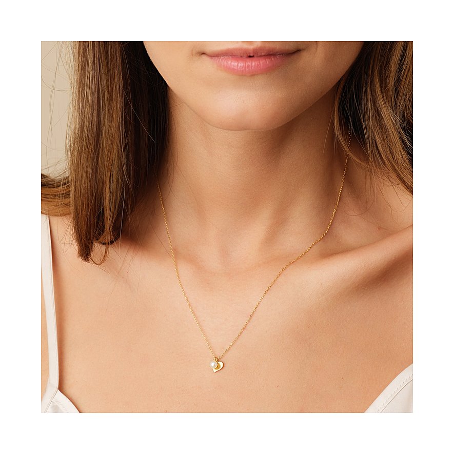 CHRIST Halsschmuck aus 375 Gelbgold mit Perle und Herzanhänger.