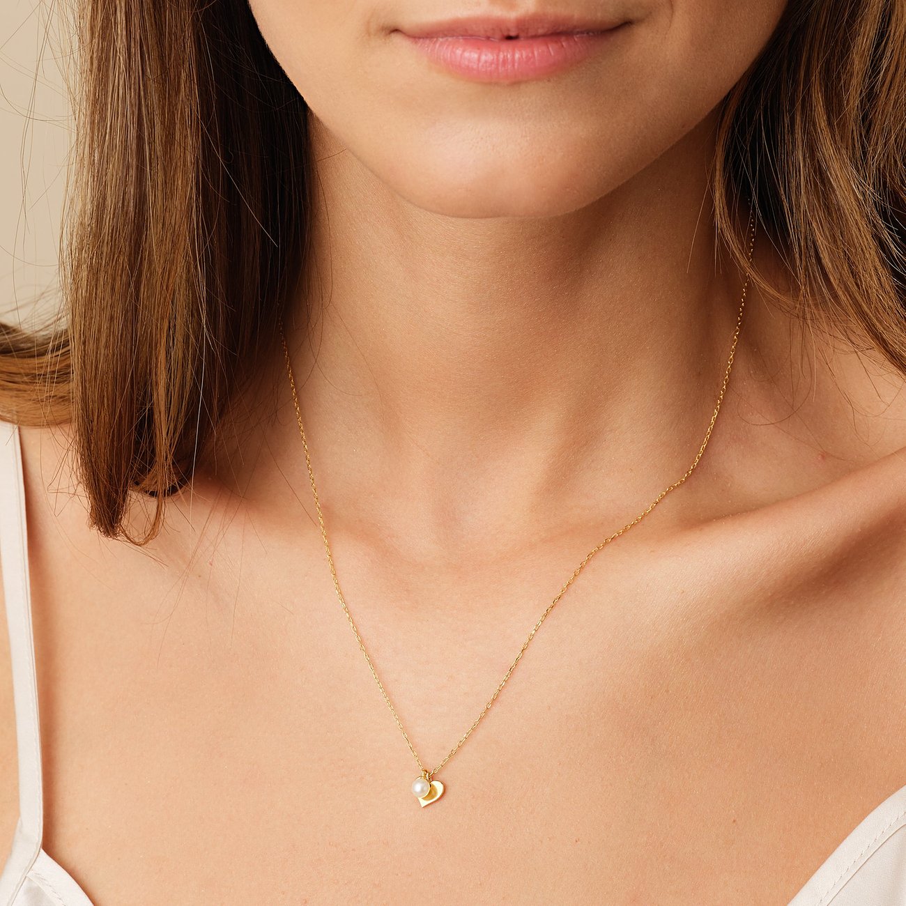 CHRIST Halsschmuck aus 375 Gelbgold mit Perle und Herzanhänger.