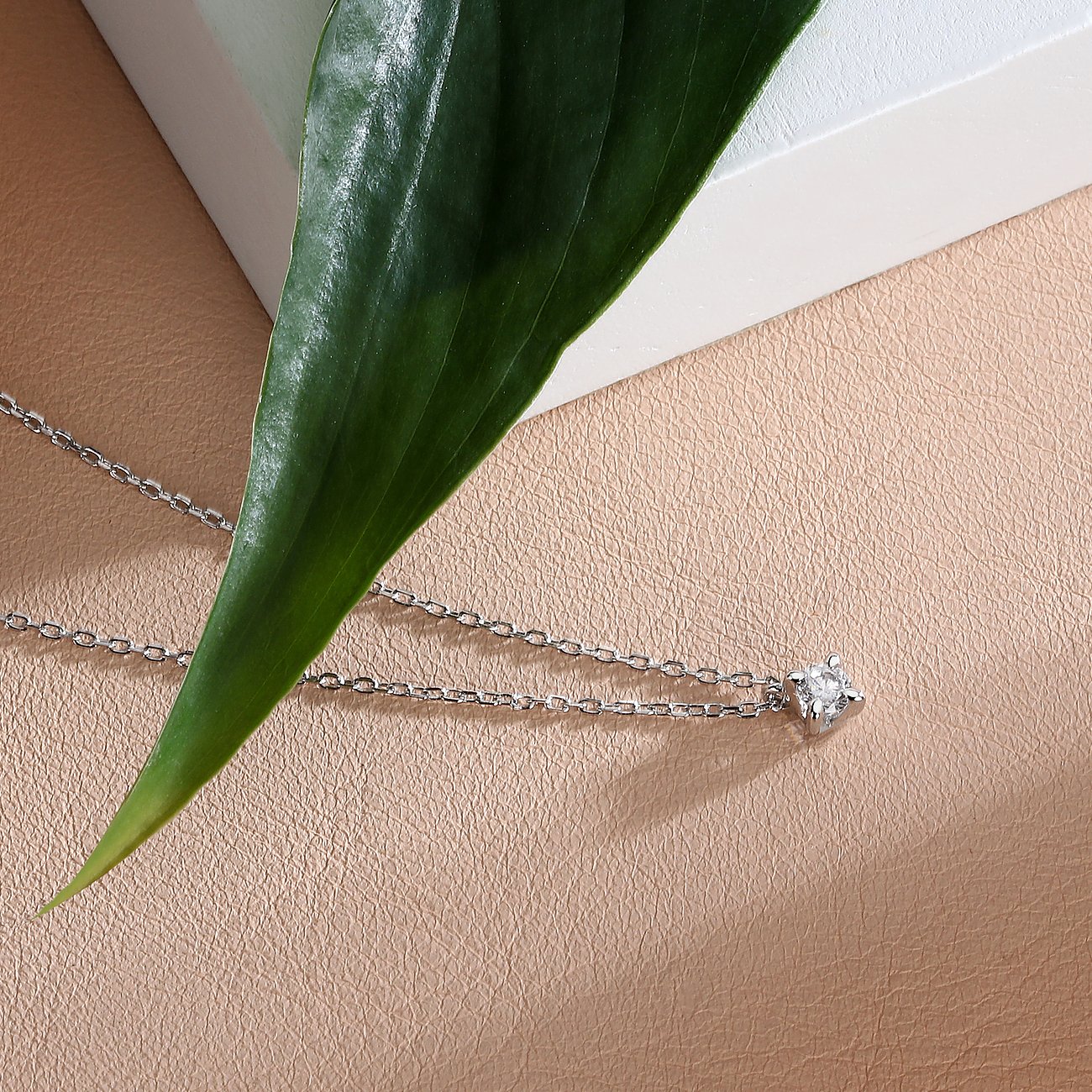 Live Diamond 375 Weißgold Halskette mit Diamant.