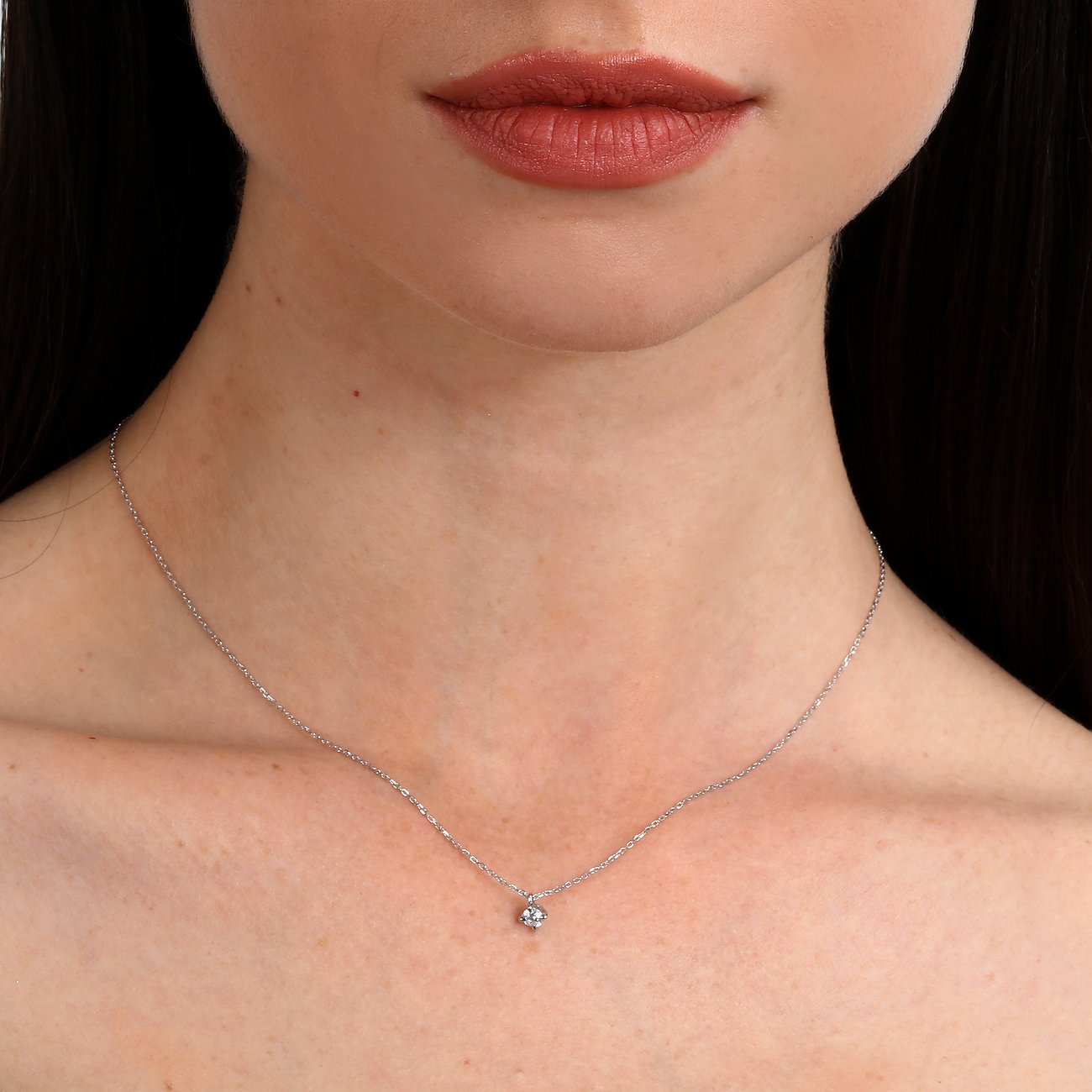 Live Diamond 375 Weißgold Kette mit einem Diamanten.