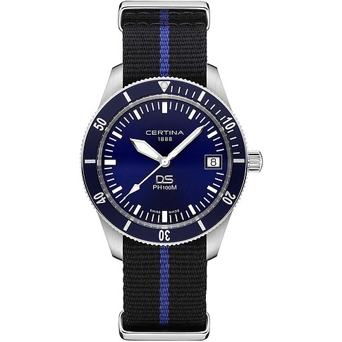 Certina Herrenuhr mit Edelstahlgehäuse, blauem Zifferblatt und Stoffarmband.
