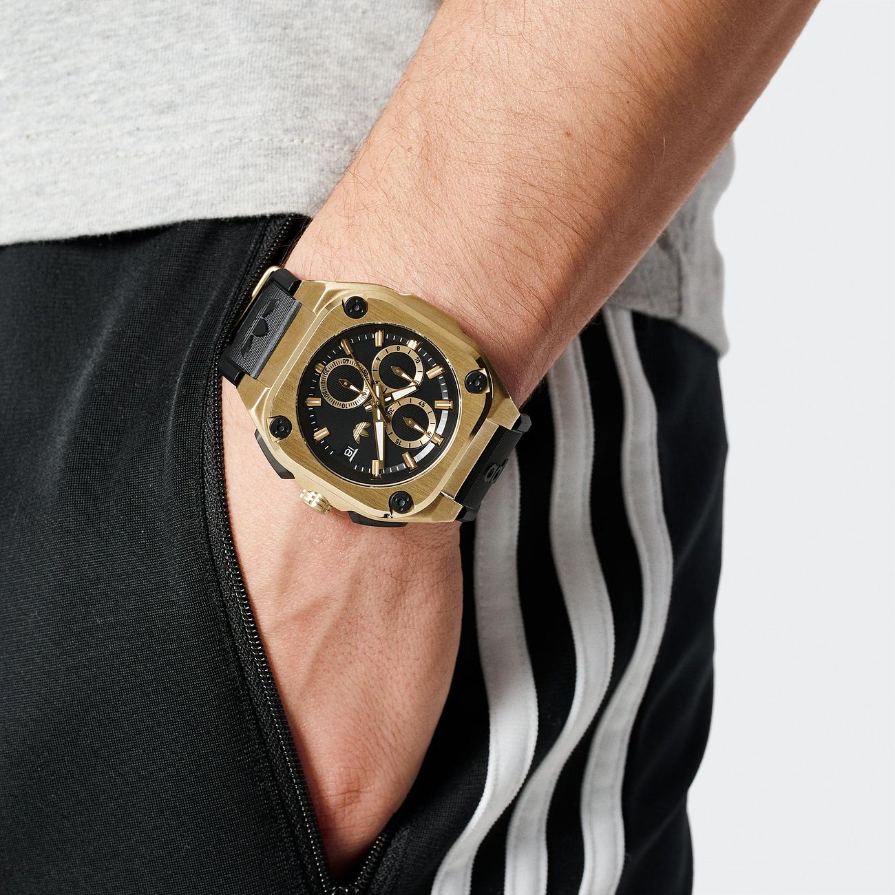 Adidas Herrenuhr mit Edelstahlgehäuse, analog und Chronograph.