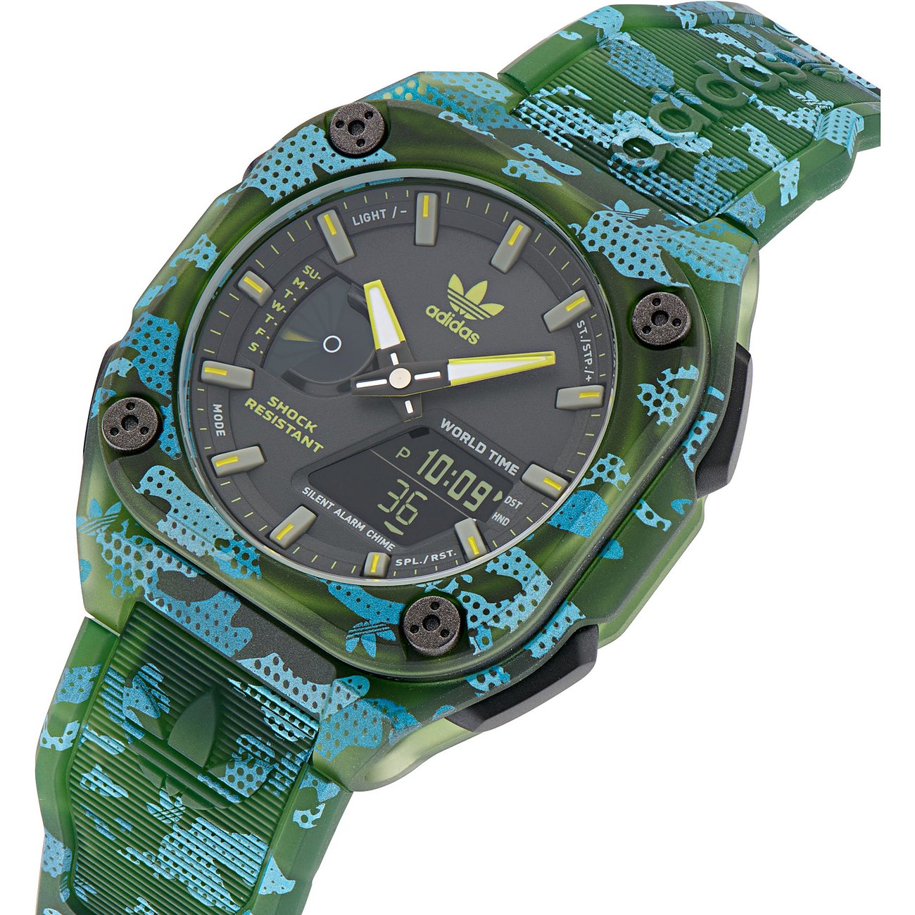 Adidas Herrenuhr mit Resin-Gehäuse, Camouflage-Muster und analoger Anzeige.