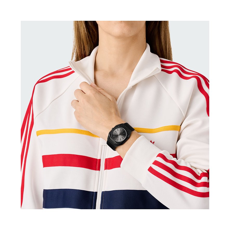 Adidas Unisex ur med urkasse i rustfrit stål, sort urskive og sort rem.