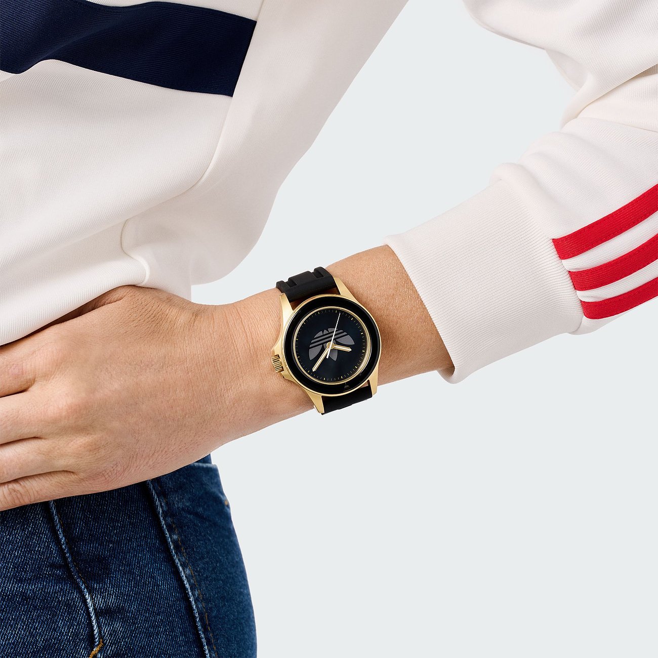 Adidas Unisexuhr mit Edelstahlgehäuse, schwarzem Zifferblatt und schwarzem Armband.