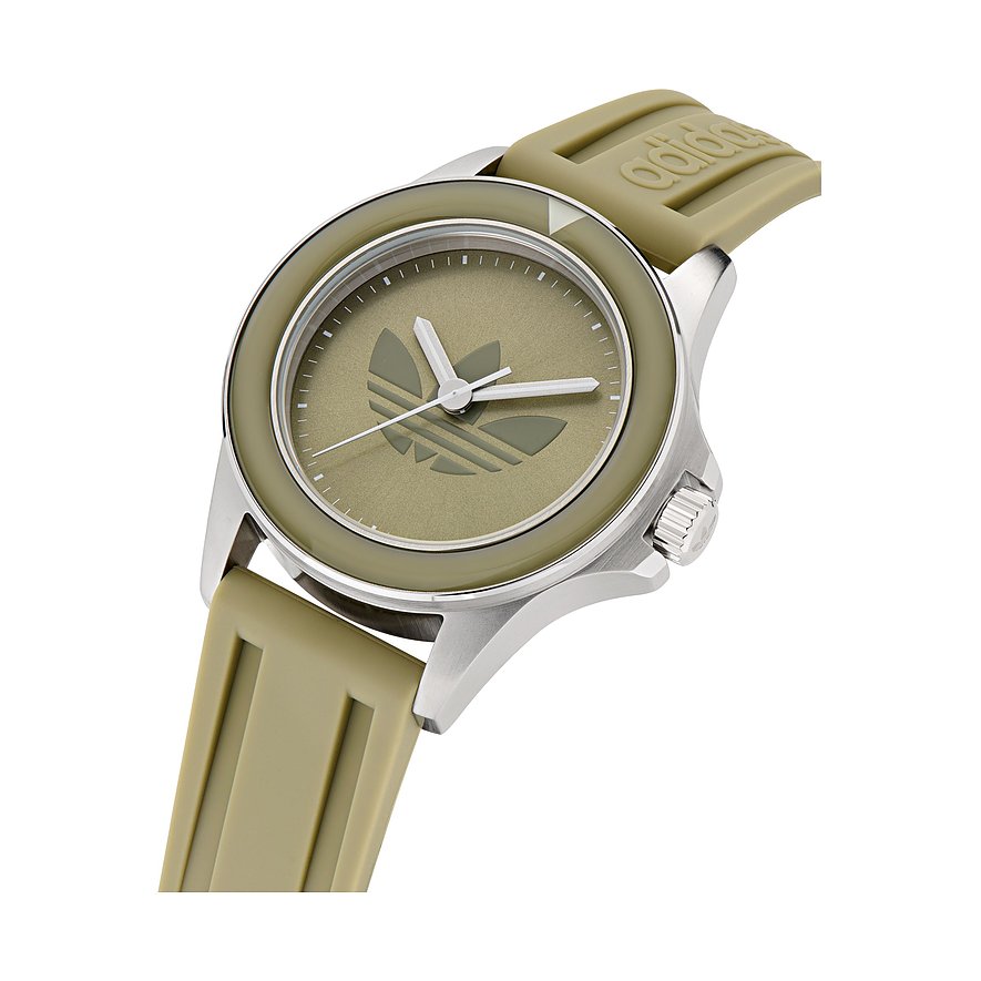 Adidas Unisexuhr mit Edelstahlgehäuse und grünem Zifferblatt.