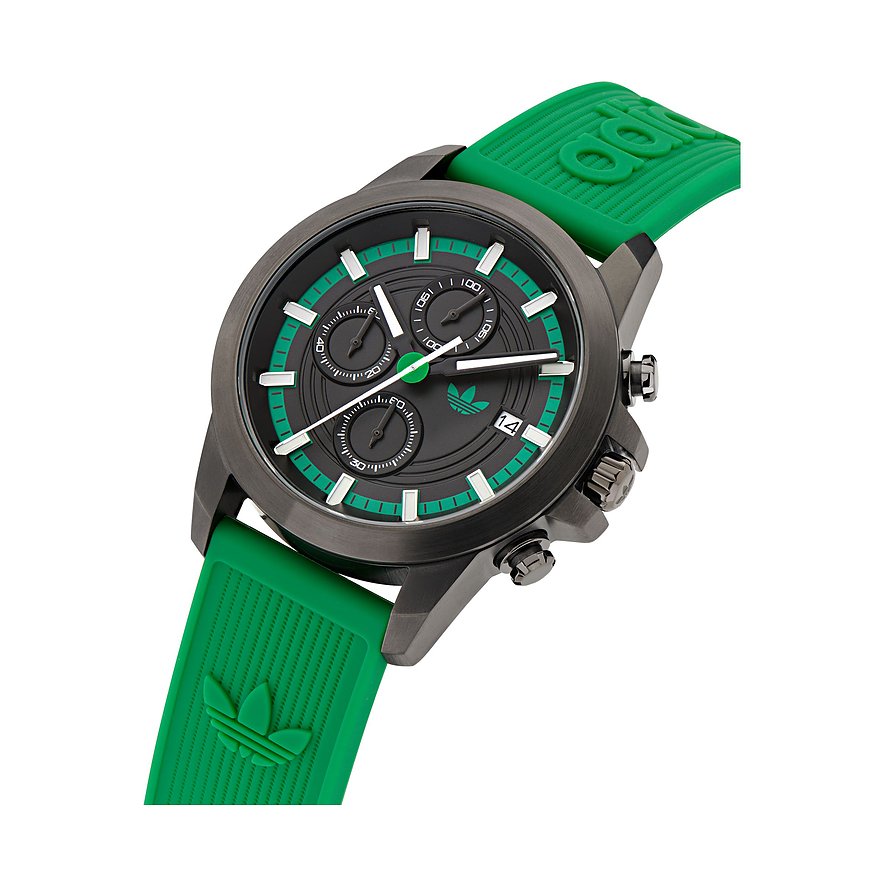 Adidas herreur med urkasse i rustfrit stål, sort urskive og grønne accenter.