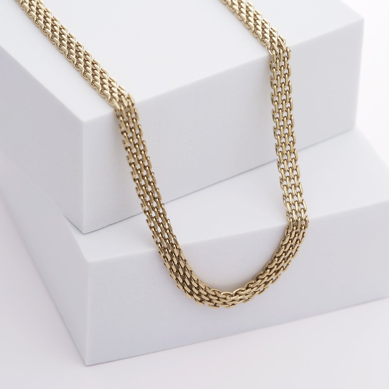 GMK Collection Halsschmuck aus Edelstahl mit breiter Gliederkette.