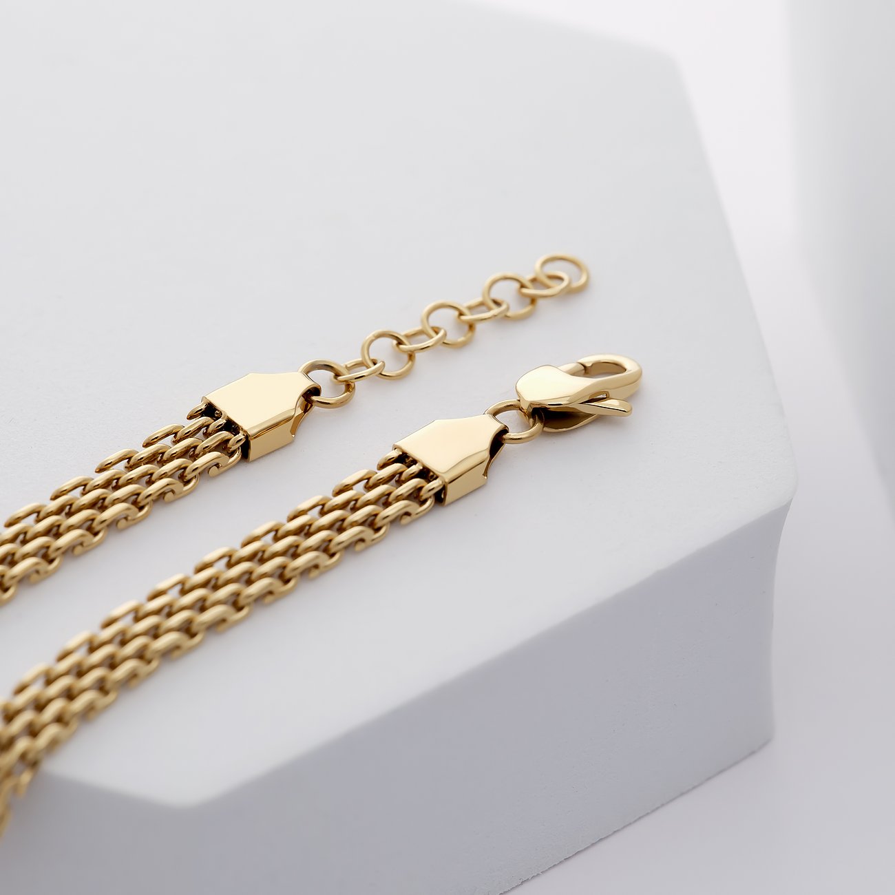 GMK Collection Armband aus Edelstahl mit Karabinerverschluss.