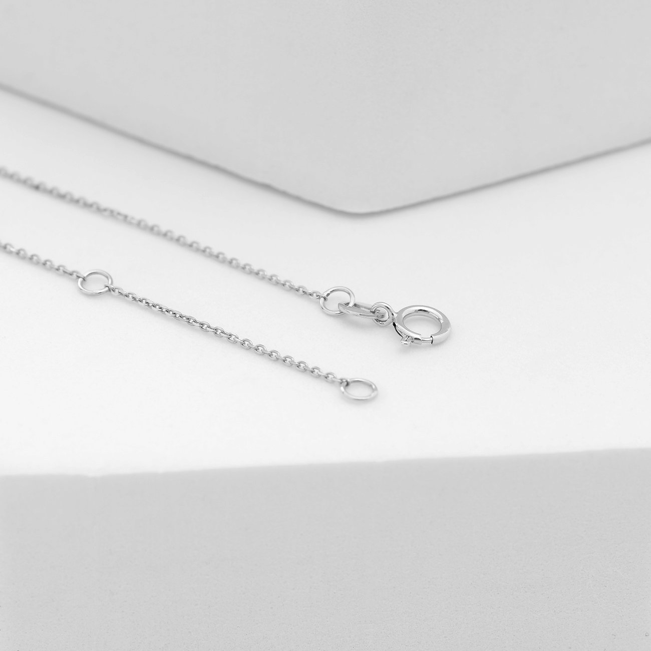 CHRIST Halsschmuck aus 585 Weißgold mit Diamant.