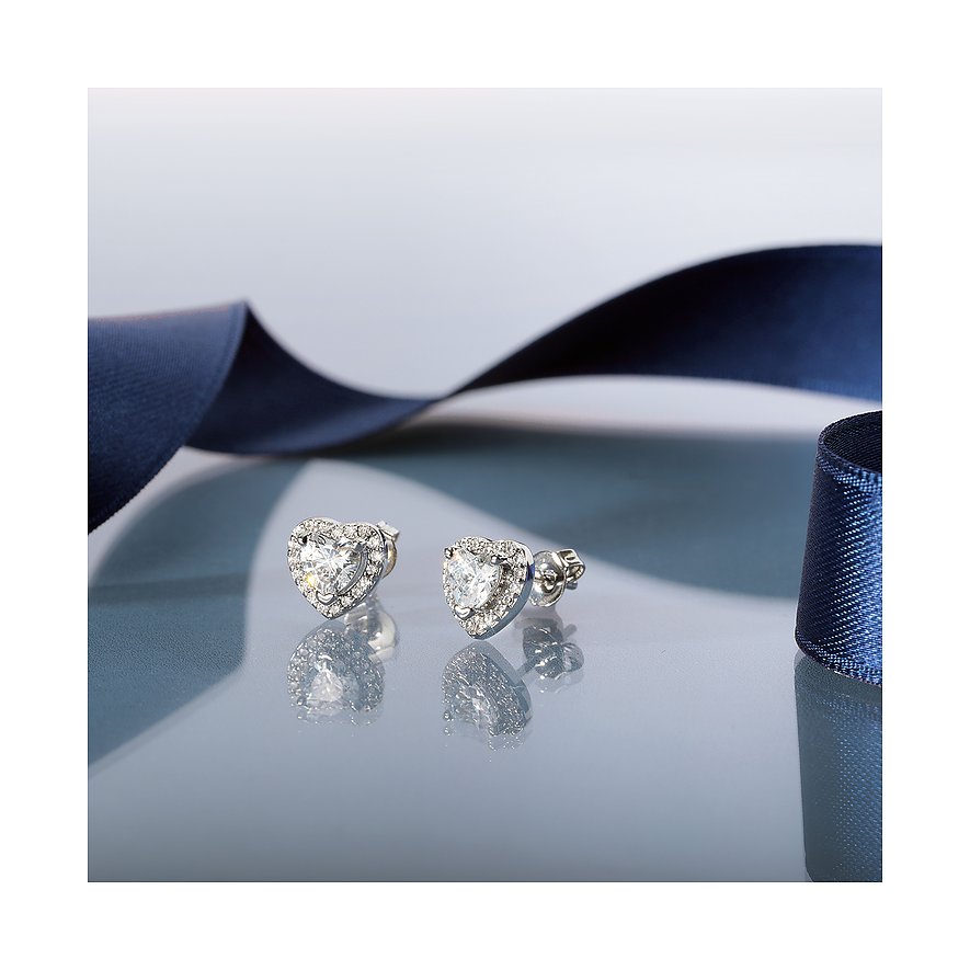 Puces d'oreilles Morellato en zircone cœur, argent recyclé, petites pierres autour de la pierre centrale, sur ruban bleu.