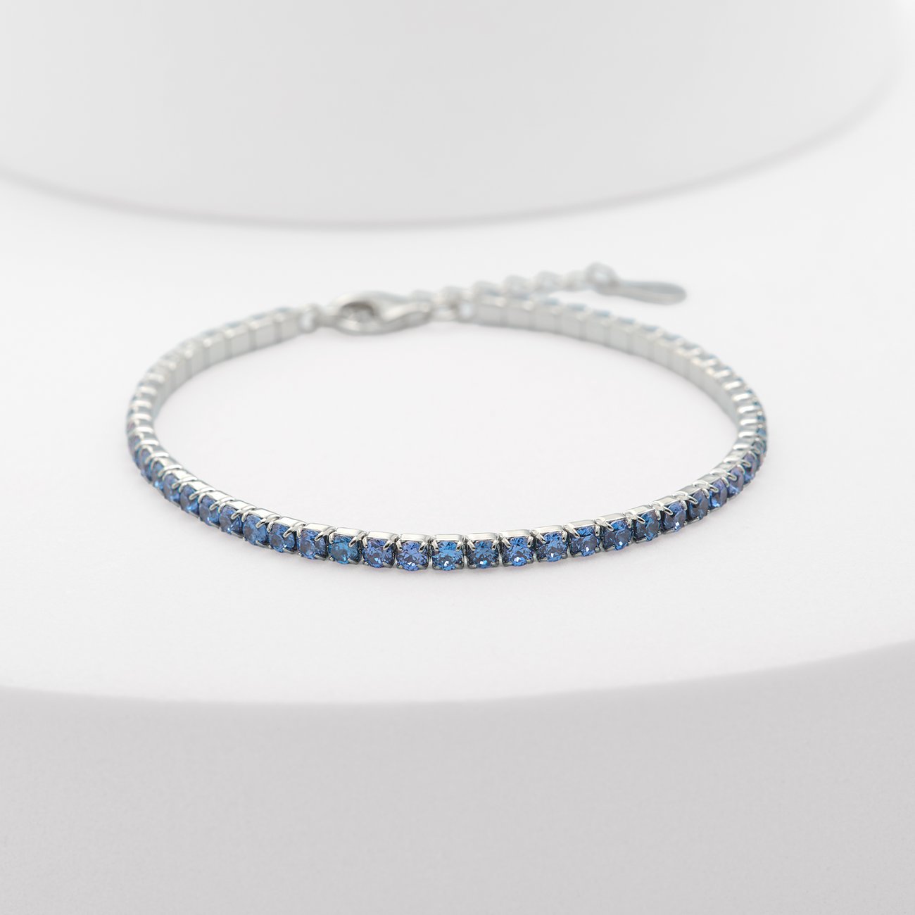 CHRIST armband i 925 återvunnet silver med blå zirkoner.