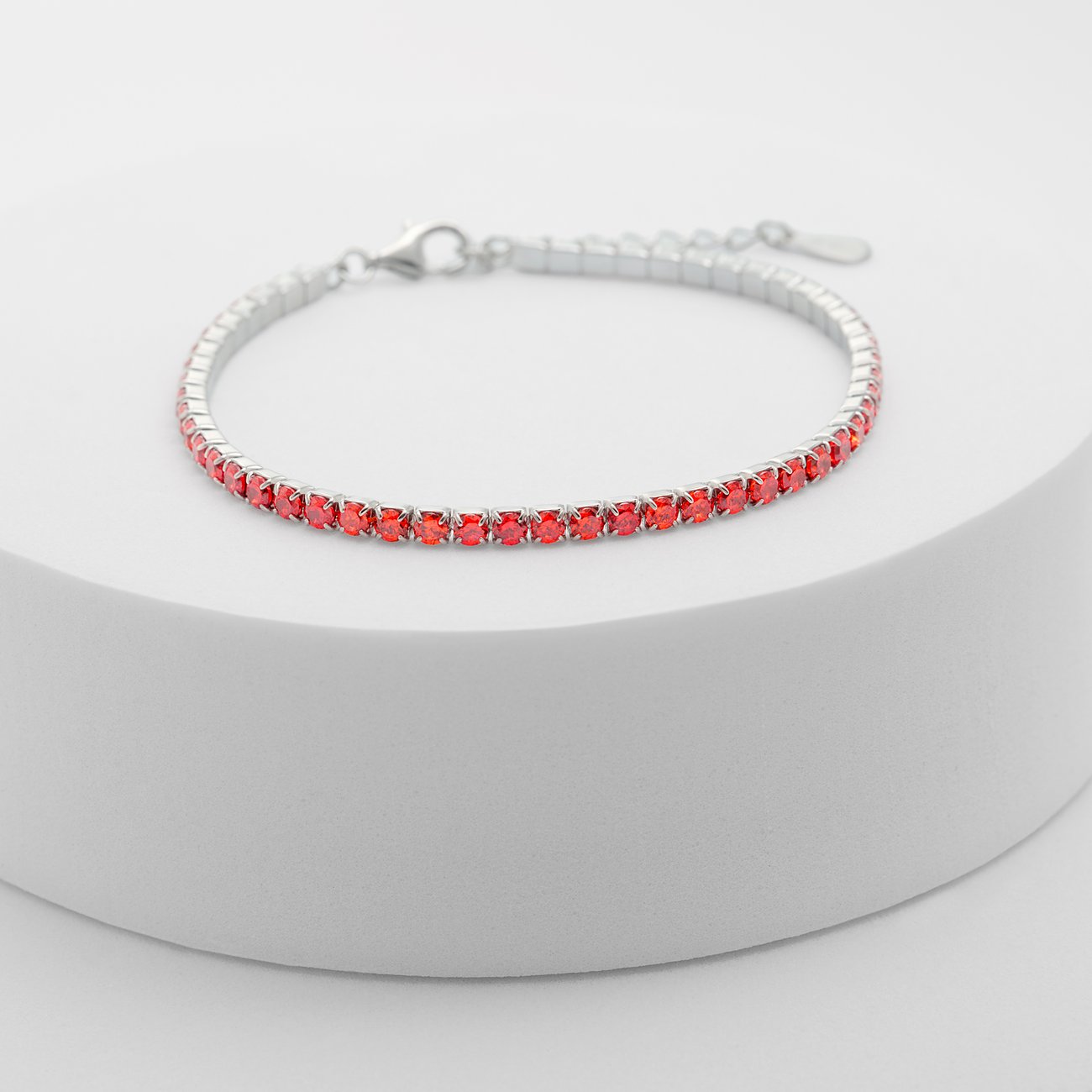 CHRIST armband i 925 återvunnet silver med röda zirkoner.