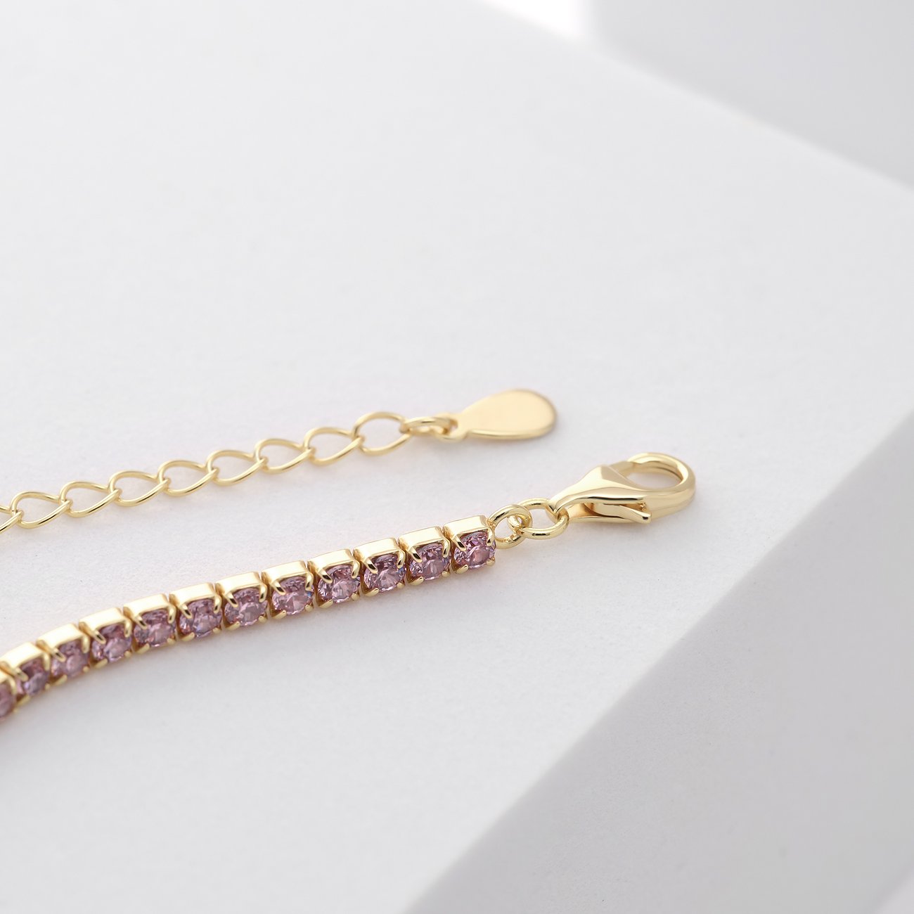 CHRIST Armband aus 925er recyceltem Silber mit pinken Zirkonia.