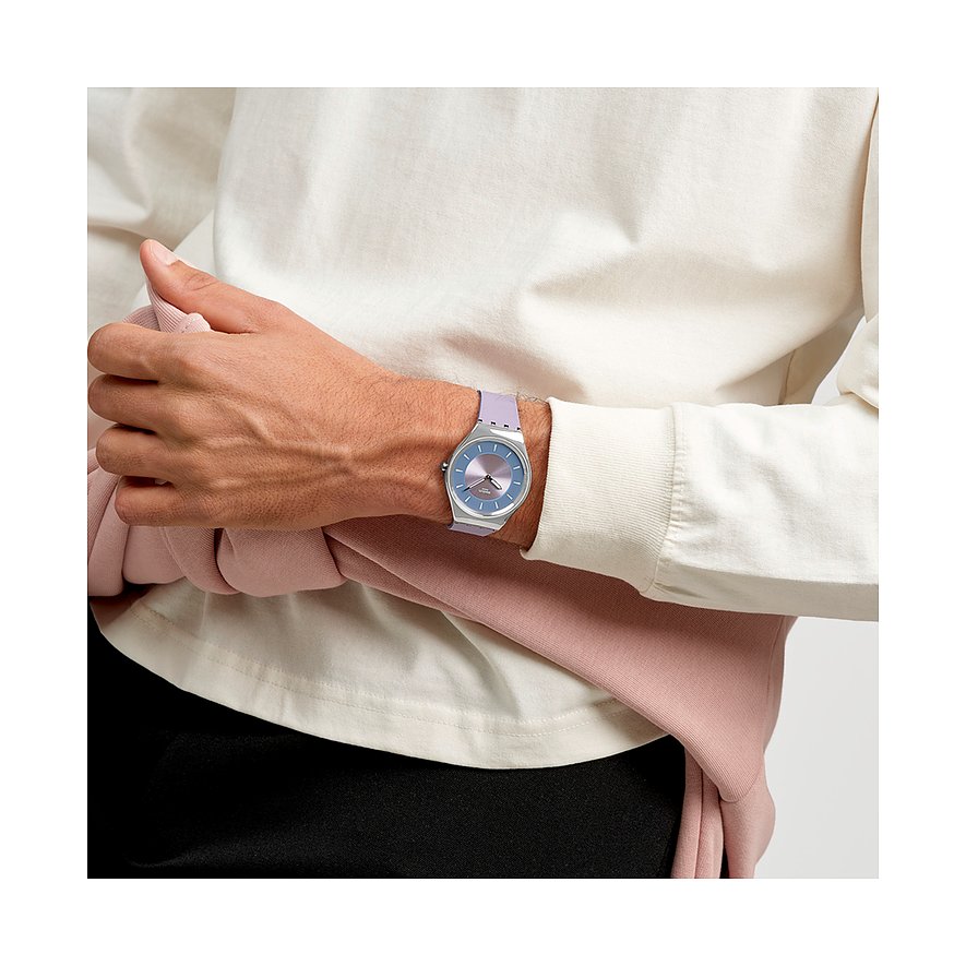 Swatch Unisexuhr mit Edelstahlgehäuse und blauem Zifferblatt.