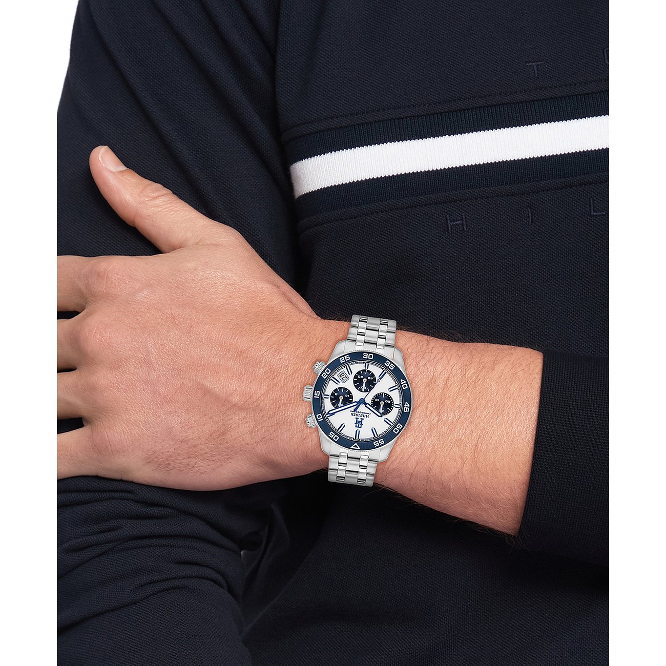 Tommy Hilfiger Herrenuhr mit Edelstahlgehäuse und analoger Anzeige.